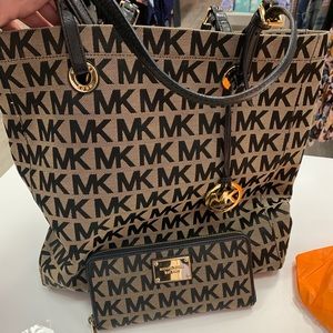 Michael Kors Tote & Wallet